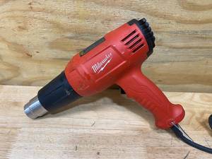 lot 113 image: MILWAUKEE 11.6-Amp 120-Volt Dual Temperature Heat Gun