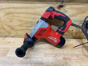 lot 114 image: MILWAUKEE 1-18 in. SDS-Plus Rotary Hammer