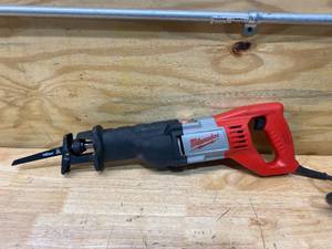 lot 115 image: MILWAUKEE 12 Amp 1-18 in. Stroke SAWZALL Reciprocating Saw