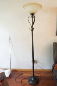 lot 3 image: floor lamp