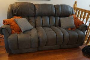 lot 2 image: recliner
