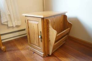 lot 7 image: side table