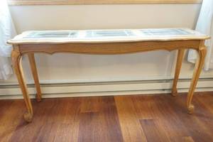 lot 8 image: sofa table