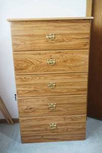 lot 15 image: dresser