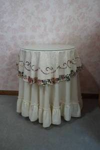 lot 21 image: table