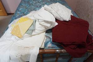 lot 23 image: bed linens