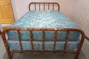 lot 24 image: bed frame