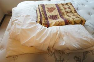 lot 46 image: bed linens