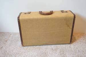 lot 80 image: vintage suitcase