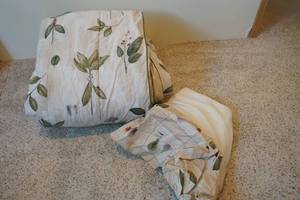lot 98 image: bedding