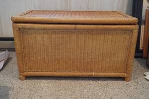 lot 99 image: wicker chest
