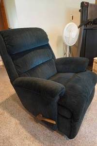lot 103 image: Lazy boy recliner