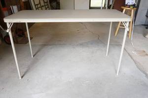 lot 104 image: folding table