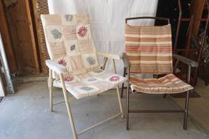 lot 110 image: lawn chairs