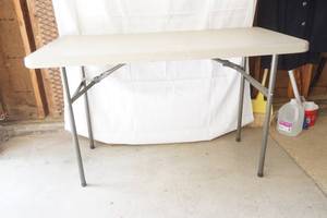 lot 120 image: folding table
