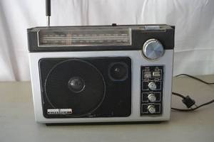 lot 173 image: general electric radio