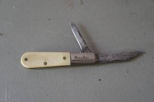 lot 206 image: Barlow pocket knife