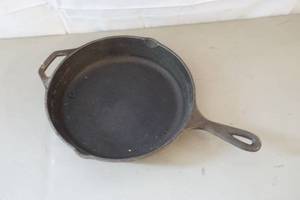 lot 237 image: cast iron pan