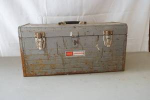 lot 260 image: Craftsman tool box