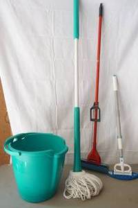 lot 292 image: cleaning supplies