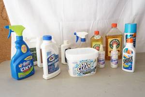 lot 295 image: cleaning supplies