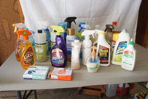 lot 296 image: cleaning supplies