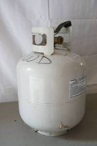 lot 301 image: 20# propane tank