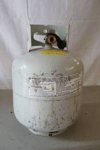 lot 302 image: 20# propane tank