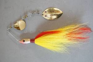 lot 304 image: Musky lure