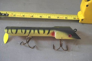 lot 307 image: Musky lure