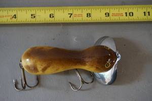 lot 312 image: Musky lure