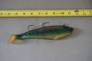 lot 314 image: Musky lure
