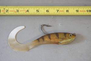 lot 317 image: Musky lure