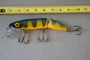 lot 319 image: Musky lure