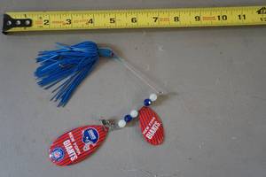 lot 320 image: Musky lure