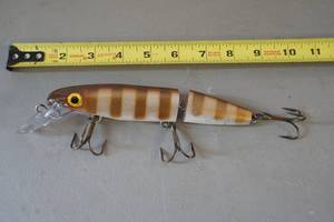 lot 321 image: Musky lure