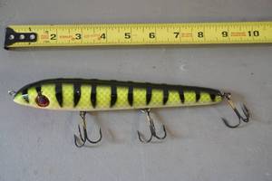 lot 322 image: Musky lure