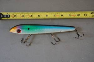 lot 323 image: Musky lure