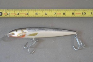 lot 326 image: Musky lure