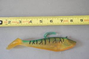 lot 329 image: Musky lure