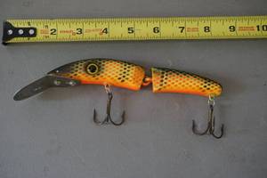 lot 330 image: Musky lure