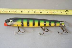 lot 333 image: Musky lure