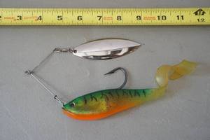 lot 334 image: Musky lure