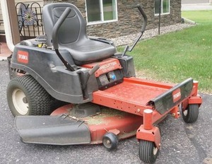 lot 340 image: Toro lawn mower