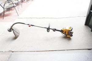 lot 345 image: Poulan Pro string trimmer