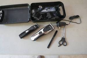 lot 362 image: grooming kit