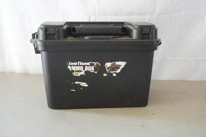 lot 363 image: ammo box with cleaning kit