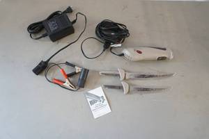 lot 386 image: Rapala electric fillet knife
