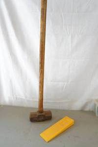 lot 390 image: heavy duty maul