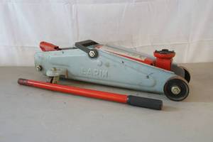 lot 405 image: floor jack